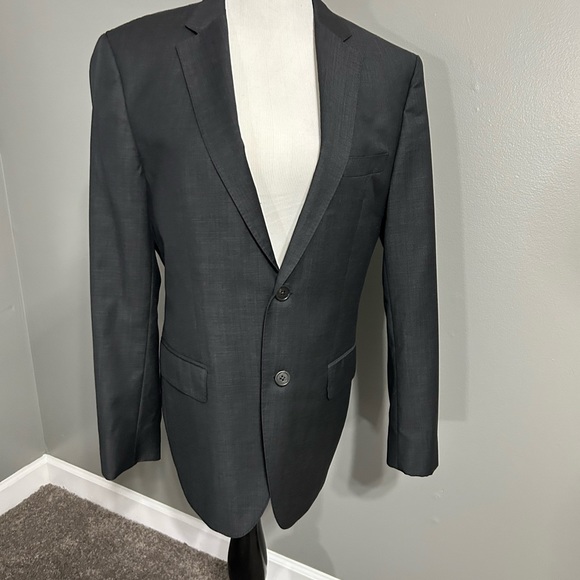 Hugo Boss 100% virgin wool men’s suit jacket size 38S 2button dark gray - Picture 3 of 16